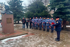 Столичные росгвардейцы почтили память Героя Великой Отечественной войны