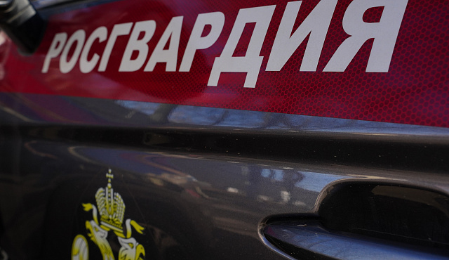 Столичные росгвардейцы задержали мужчину, незаконно проникшего в закрытый ресторан