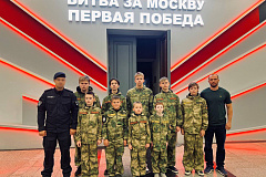 Сотрудники СОБР «Столица» Росгвардии провели экскурсию для воспитанников ВПК «Прорыв» в Музее Победы